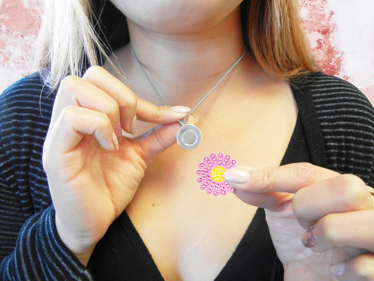 Navika Sparkly Ball Marker Magnetic Necklace